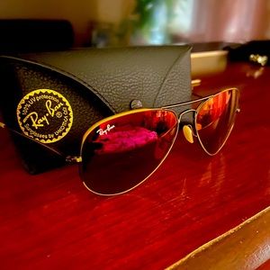 Gorgeous RAY BAN red mirror lenses!!!